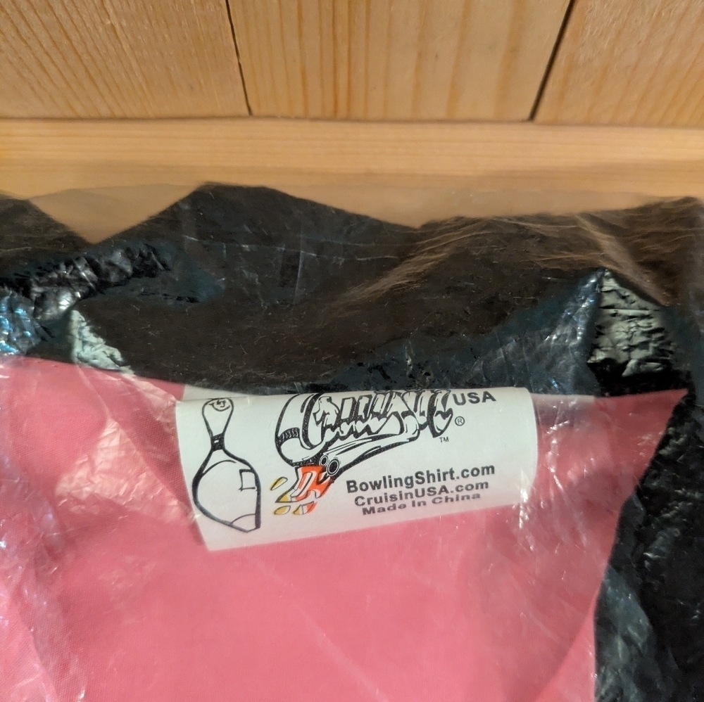 Crusing Pink Bowling Shirt with Black Accents Size Sm Nwt - Picture 4 of 8